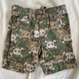 Old Navy Skull & Cross bones Camo greens shorts size 12 - 18 months
